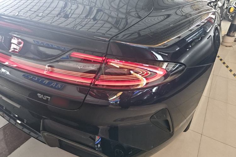 Used Xiaomi Auto SU7 2024 Four-Wheel Drive Ultra-Long Range Advanced Intelligent Driving Max Edition Right Rear Taillight