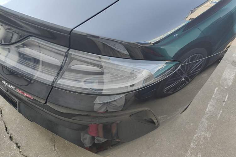 Used Xiaomi Auto SU7 2024 Four-Wheel Drive Ultra-Long Range Advanced Intelligent Driving Max Edition Right Rear Taillight