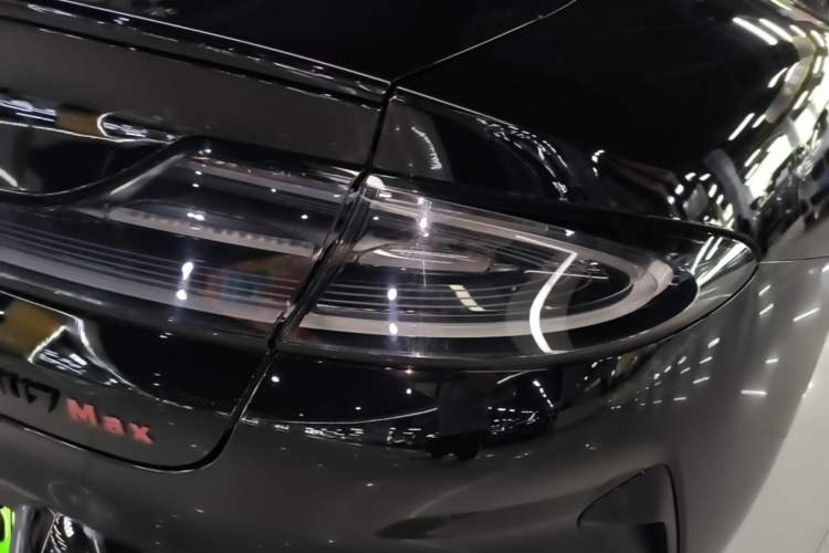 Used Xiaomi Auto SU7 2024 Four-Wheel Drive Ultra-Long Range Advanced Intelligent Driving Max Edition Right Rear Taillight