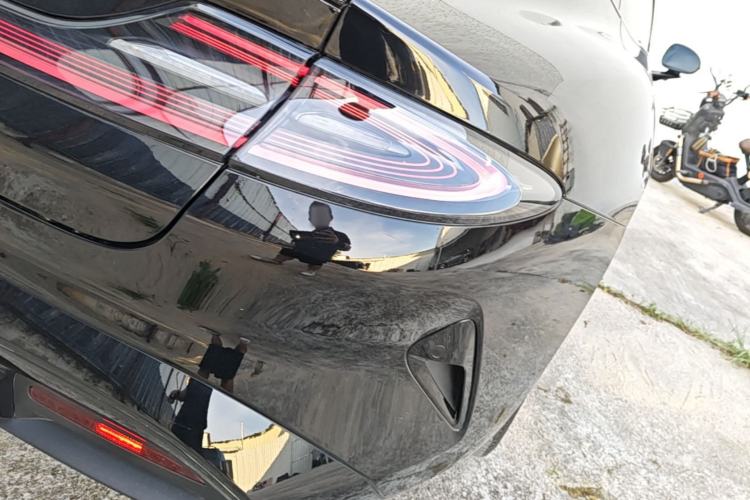 Used Xiaomi Auto SU7 2024 Rear-Drive Long-Range Intelligent Driving Version Right Rear Taillight
