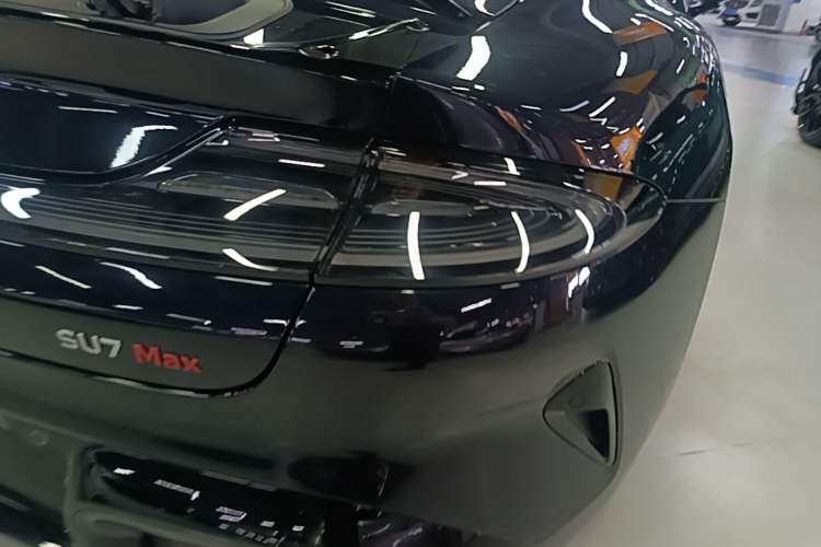 Used Xiaomi Auto SU7 2024 Four-Wheel Drive Ultra-Long Range Advanced Intelligent Driving Max Edition Right Rear Taillight