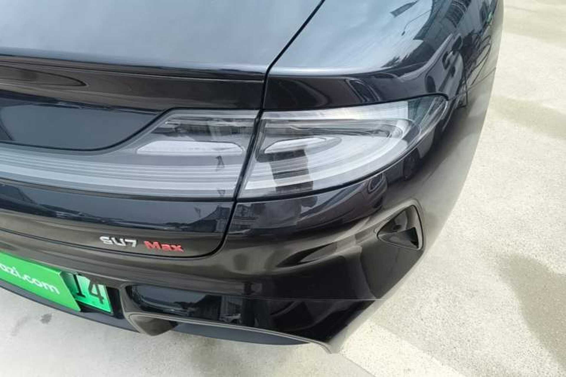 Used Xiaomi Auto SU7 2024 Four-Wheel Drive Ultra-Long Range Advanced Intelligent Driving Max Edition Right Rear Taillight