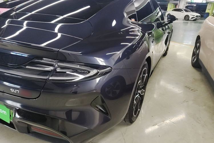 Used Xiaomi Auto SU7 2024 Four-Wheel Drive Ultra-Long Range Advanced Intelligent Driving Max Edition Right Rear Taillight