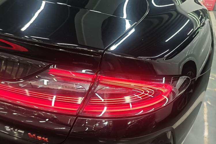 Used Xiaomi Auto SU7 2024 Four-Wheel-Drive Max Founder's Edition Right Rear Taillight