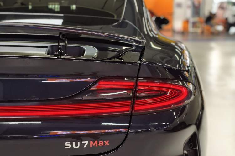 Used Xiaomi Auto SU7 2024 Four-Wheel Drive Ultra-Long Range Advanced Intelligent Driving Max Edition Right Rear Taillight