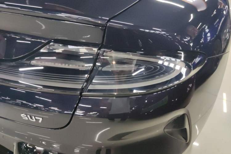 Used Xiaomi Auto SU7 2024 Rear-Drive Ultra-Long Range Advanced Pro-Level Intelligent Driving Version Right Rear Taillight