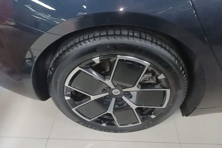 Used Xiaomi Auto SU7 2024 Rear-Drive Long-Range Intelligent Driving Version Right Rear Wheel Hub