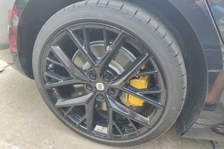 Used Xiaomi Auto SU7 2024 Four-Wheel Drive Ultra-Long Range Advanced Intelligent Driving Max Edition Right Rear Wheel Hub