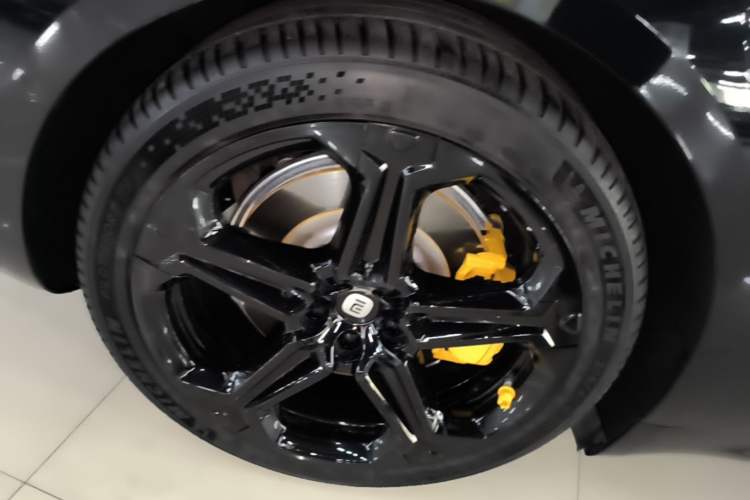 Used Xiaomi Auto SU7 2024 Four-Wheel Drive Ultra-Long Range Advanced Intelligent Driving Max Edition Right Rear Wheel Hub
