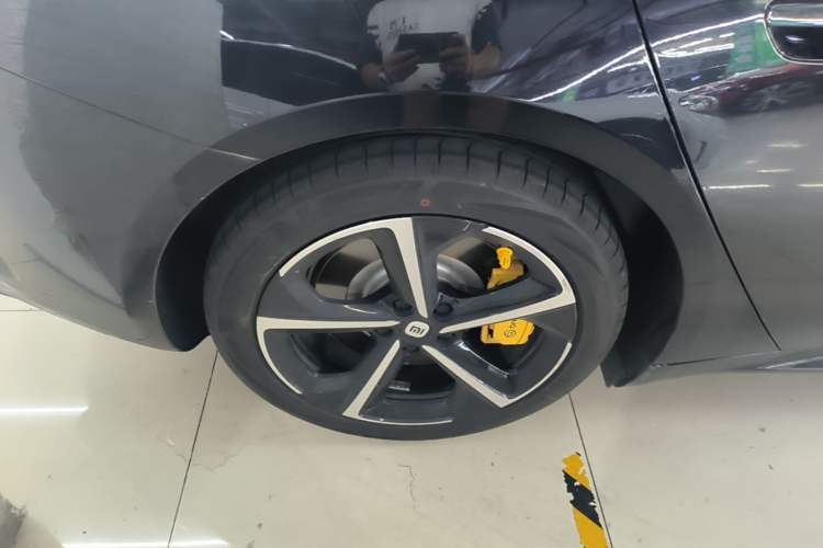 Used Xiaomi Auto SU7 2024 Four-Wheel Drive Ultra-Long Range Advanced Intelligent Driving Max Edition Right Rear Wheel Hub