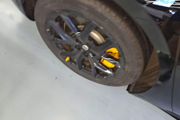 Used Xiaomi Auto SU7 2024 Four-Wheel Drive Ultra-Long Range Advanced Intelligent Driving Max Edition Right Rear Wheel Hub
