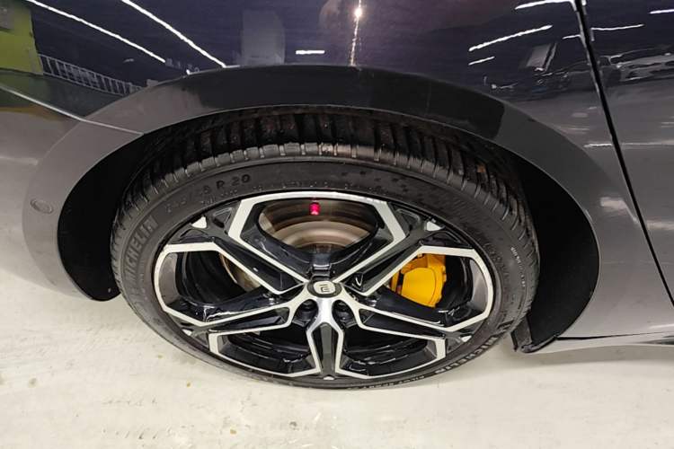 Used Xiaomi Auto SU7 2024 Rear-Drive Standard Founder Edition Right Rear Wheel Hub