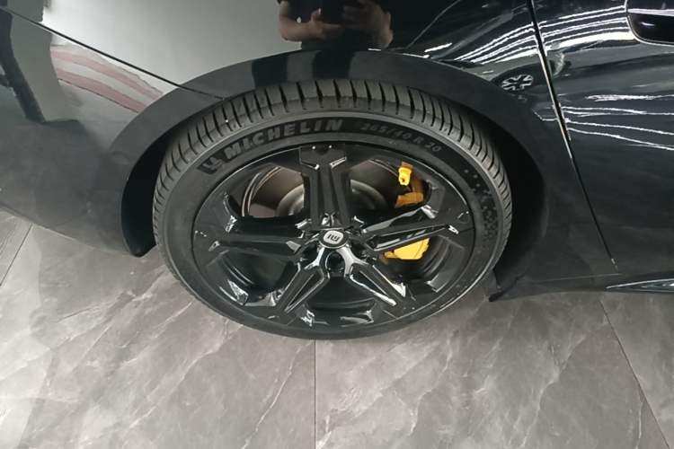 Used Xiaomi Auto SU7 2024 Four-Wheel Drive Ultra-Long Range Advanced Intelligent Driving Max Edition Right Rear Wheel Hub