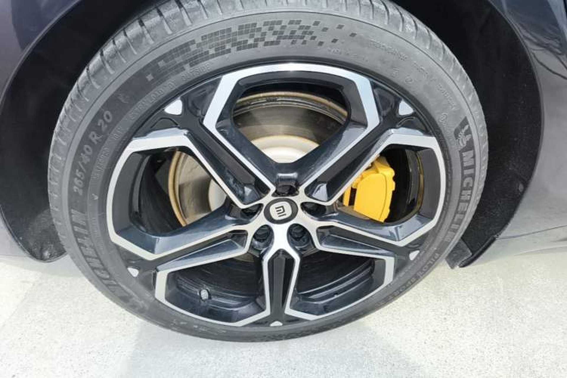 Used Xiaomi Auto SU7 2024 Four-Wheel Drive Ultra-Long Range Advanced Intelligent Driving Max Edition Right Rear Wheel Hub