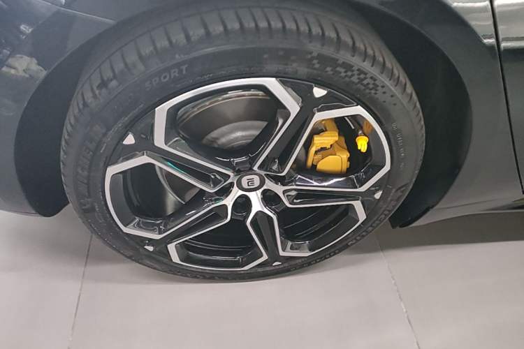 Used Xiaomi Auto SU7 2024 Rear-Drive Standard Founder Edition Right Rear Wheel Hub