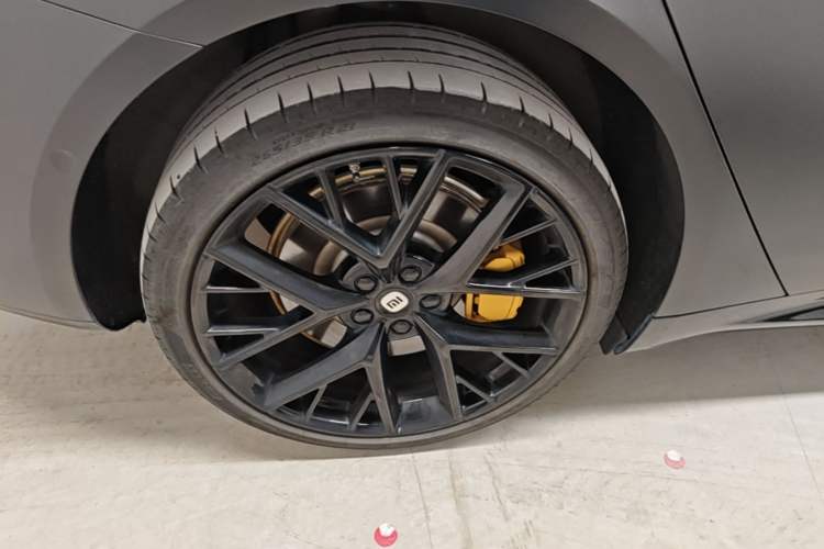 Used Xiaomi Auto SU7 2024 Four-Wheel Drive Ultra-Long Range Advanced Intelligent Driving Max Edition Right Rear Wheel Hub