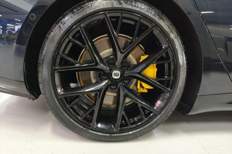 Used Xiaomi Auto SU7 2024 Four-Wheel Drive Ultra-Long Range Advanced Intelligent Driving Max Edition Right Rear Wheel Hub