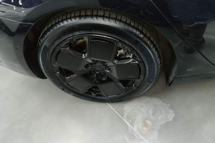 Used Xiaomi Auto SU7 2024 Rear-Drive Long-Range Intelligent Driving Version Right Rear Wheel Hub