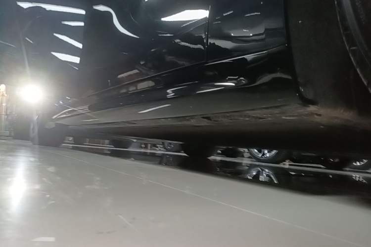 Used Xiaomi Auto SU7 2024 Rear-Drive Long-Range Intelligent Driving Version Right Side Sill