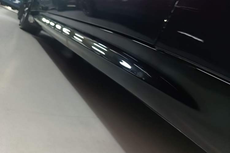 Used Xiaomi Auto SU7 2024 Rear-Drive Long-Range Intelligent Driving Version Right Side Sill