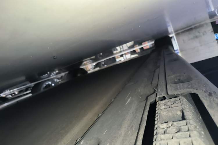 Used Xiaomi Auto SU7 2024 Four-Wheel Drive Ultra-Long Range Advanced Intelligent Driving Max Edition Right Side Sill
