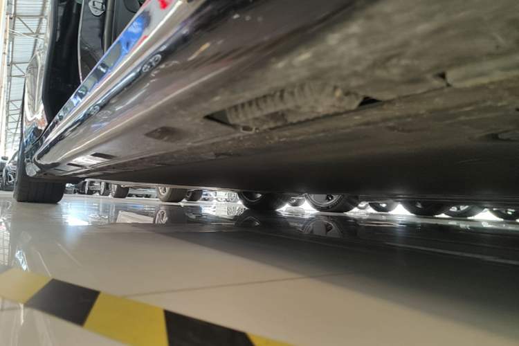 Used Xiaomi Auto SU7 2024 Four-Wheel Drive Ultra-Long Range Advanced Intelligent Driving Max Edition Right Side Sill