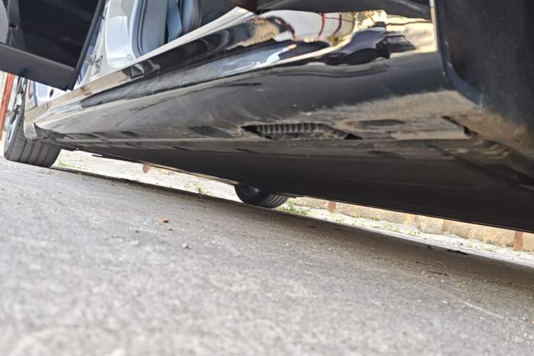 Used Xiaomi Auto SU7 2024 Rear-Drive Long-Range Intelligent Driving Version Right Side Sill
