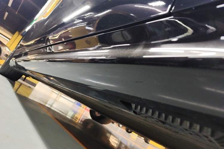 Used Xiaomi Auto SU7 2024 Rear-Drive Ultra-Long Range Advanced Pro-Level Intelligent Driving Version Right Side Sill