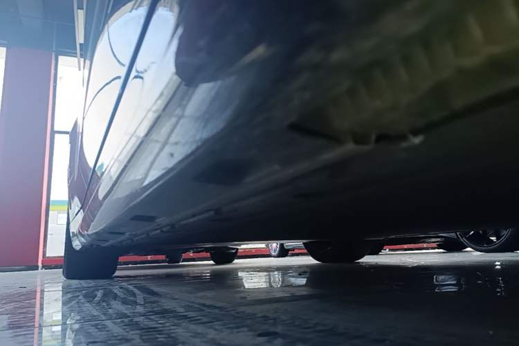 Used Xiaomi Auto SU7 2024 Four-Wheel Drive Ultra-Long Range Advanced Intelligent Driving Max Edition Right Side Sill