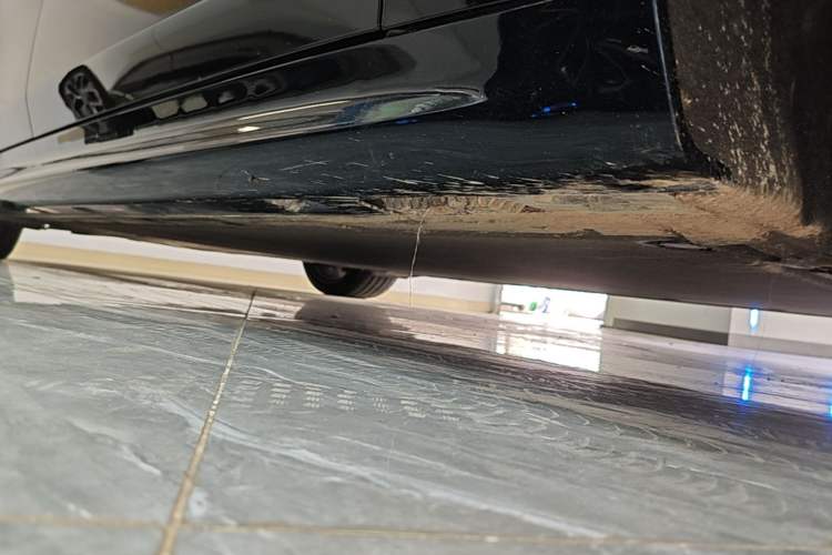 Used Xiaomi Auto SU7 2024 Four-Wheel Drive Ultra-Long Range Advanced Intelligent Driving Max Edition Right Side Sill