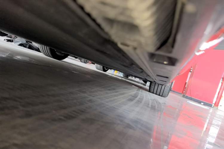 Used Xiaomi Auto SU7 2024 Four-Wheel Drive Ultra-Long Range Advanced Intelligent Driving Max Edition Right Side Sill