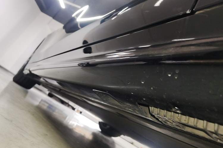 Used Xiaomi Auto SU7 2024 Four-Wheel Drive Ultra-Long Range Advanced Intelligent Driving Max Edition Right Side Sill