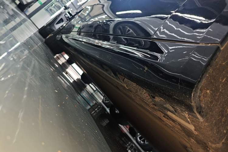 Used Xiaomi Auto SU7 2024 Four-Wheel-Drive Max Founder's Edition Right Side Sill
