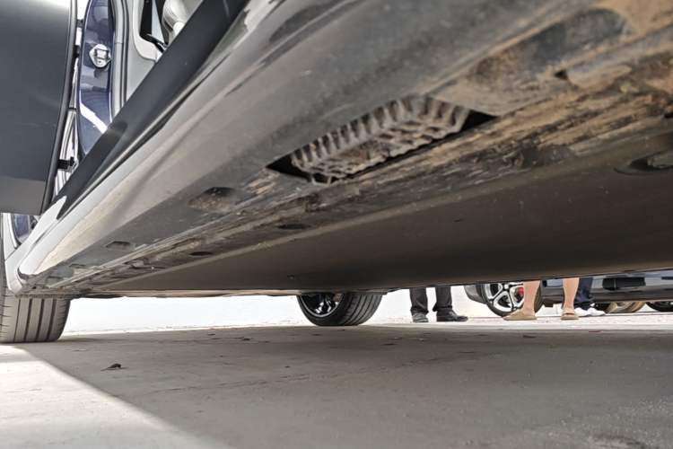 Used Xiaomi Auto SU7 2024 Four-Wheel Drive Ultra-Long Range Advanced Intelligent Driving Max Edition Right Side Sill