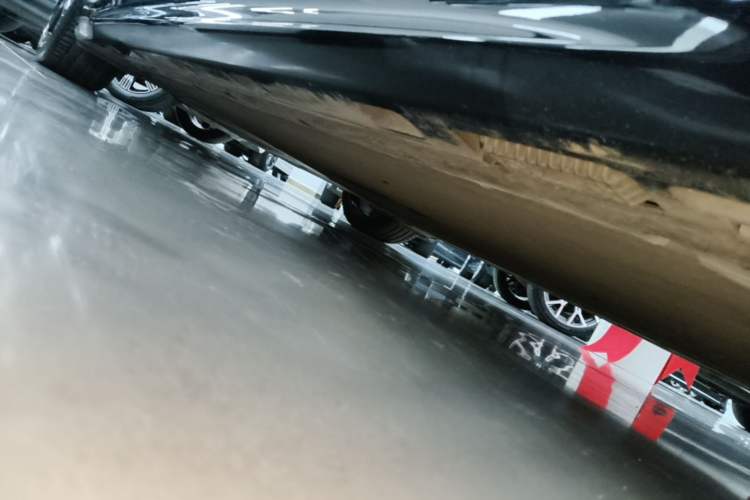 Used Xiaomi Auto SU7 2024 Rear-Drive Long-Range Intelligent Driving Version Right Side Sill