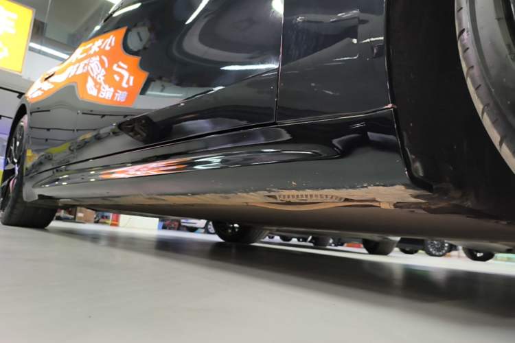 Used Xiaomi Auto SU7 2024 Four-Wheel Drive Ultra-Long Range Advanced Intelligent Driving Max Edition Right Side Sill