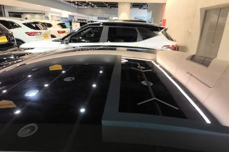 Used Xiaomi Auto SU7 2024 Four-Wheel Drive Ultra-Long Range Advanced Intelligent Driving Max Edition Roof