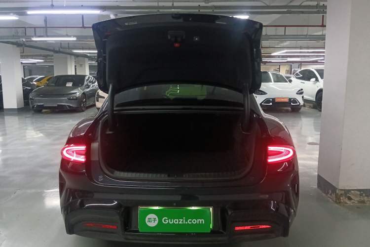 Used Xiaomi Auto SU7 2024 Four-Wheel Drive Ultra-Long Range Advanced Intelligent Driving Max Edition Trunk