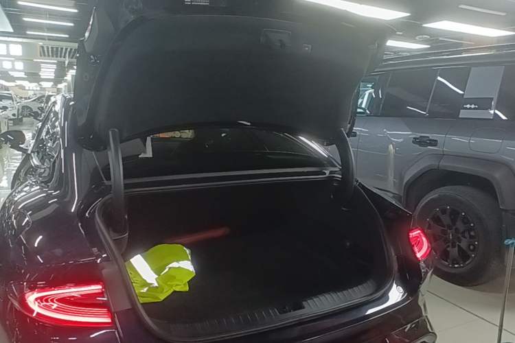 Used Xiaomi Auto SU7 2024 Rear-Drive Long-Range Intelligent Driving Version Trunk