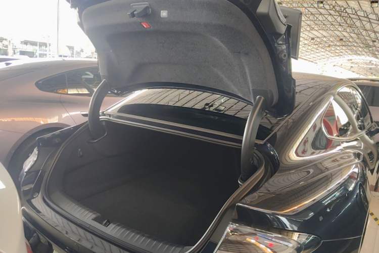 Used Xiaomi Auto SU7 2024 Four-Wheel Drive Ultra-Long Range Advanced Intelligent Driving Max Edition Trunk