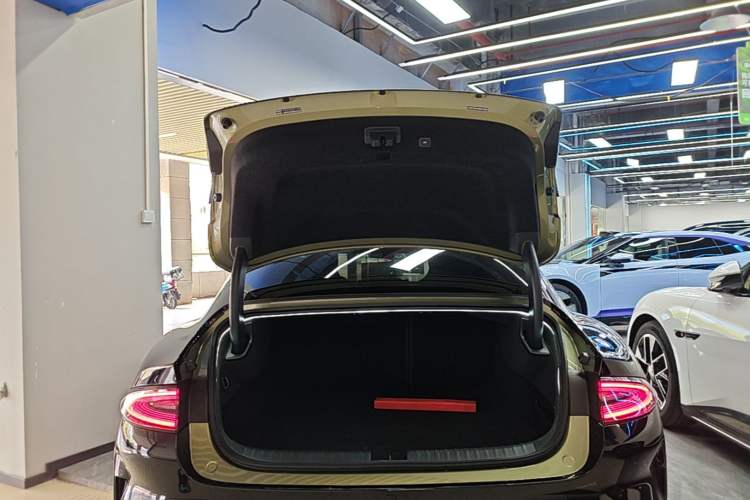Used Xiaomi Auto SU7 2024 Four-Wheel Drive Ultra-Long Range Advanced Intelligent Driving Max Edition Trunk