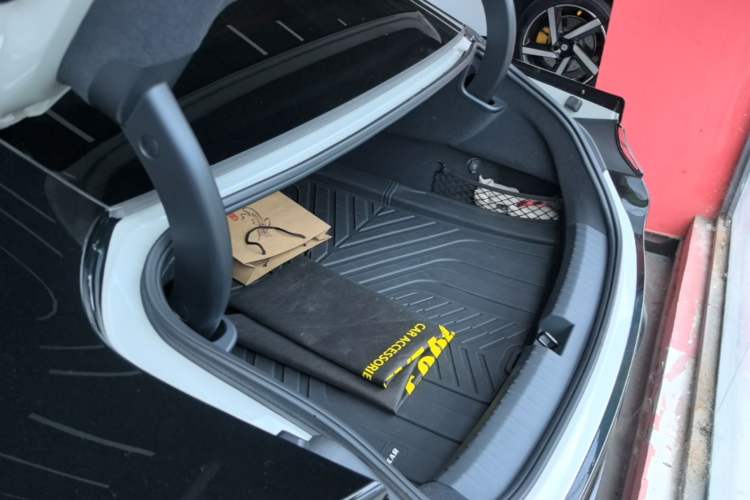 Used Xiaomi Auto SU7 2024 Four-Wheel Drive Ultra-Long Range Advanced Intelligent Driving Max Edition Trunk