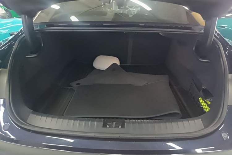 Used Xiaomi Auto SU7 2024 Four-Wheel Drive Ultra-Long Range Advanced Intelligent Driving Max Edition Trunk