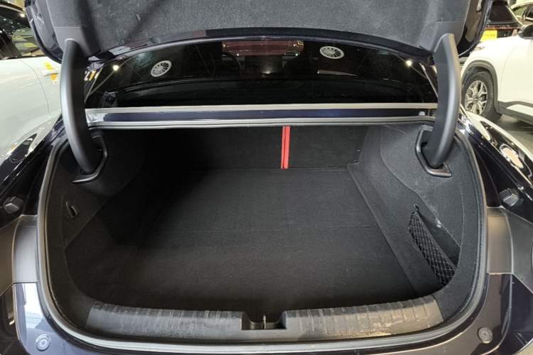 Used Xiaomi Auto SU7 2024 Four-Wheel Drive Ultra-Long Range Advanced Intelligent Driving Max Edition Trunk
