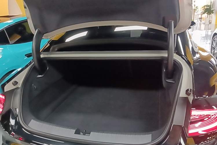 Used Xiaomi Auto SU7 2024 Rear-Drive Long-Range Intelligent Driving Version Trunk