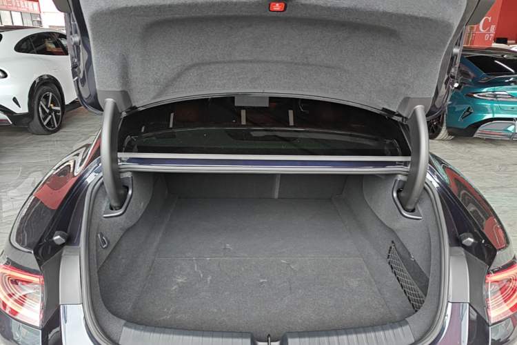 Used Xiaomi Auto SU7 2024 Four-Wheel Drive Ultra-Long Range Advanced Intelligent Driving Max Edition Trunk