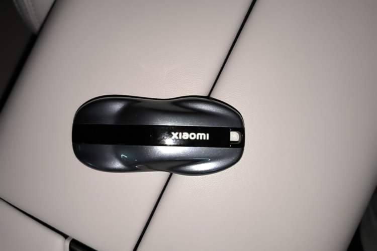 Used Xiaomi Auto SU7 2024 Four-Wheel Drive Ultra-Long Range Advanced Intelligent Driving Max Edition Vehicle Key