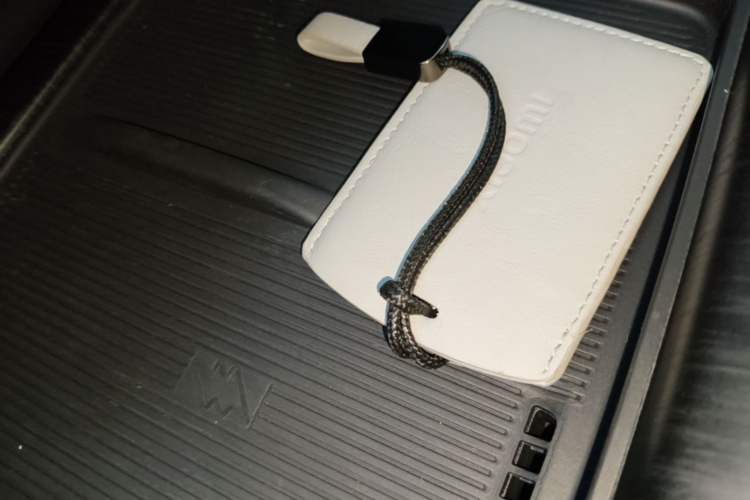 Used Xiaomi Auto SU7 2024 Rear-Drive Long-Range Intelligent Driving Version Vehicle Key