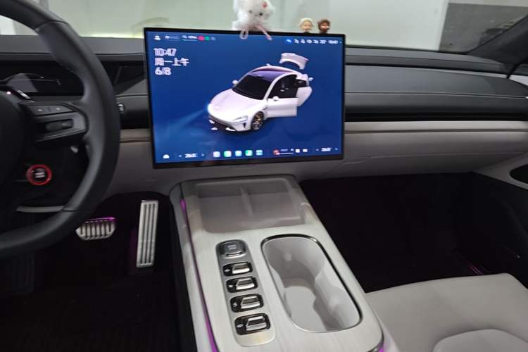 Used Xiaomi Auto SU7 2024 Four-Wheel Drive Ultra-Long Range Advanced Intelligent Driving Max Edition Audio And AC Panel