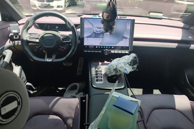 Used Xiaomi Auto SU7 2024 Four-Wheel Drive Ultra-Long Range Advanced Intelligent Driving Max Edition Center Console